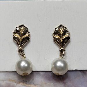 Little Pearls Earrings.